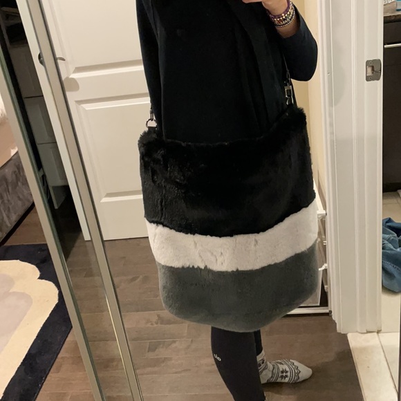 Rae of Light faux fur tote - Picture 3 of 4